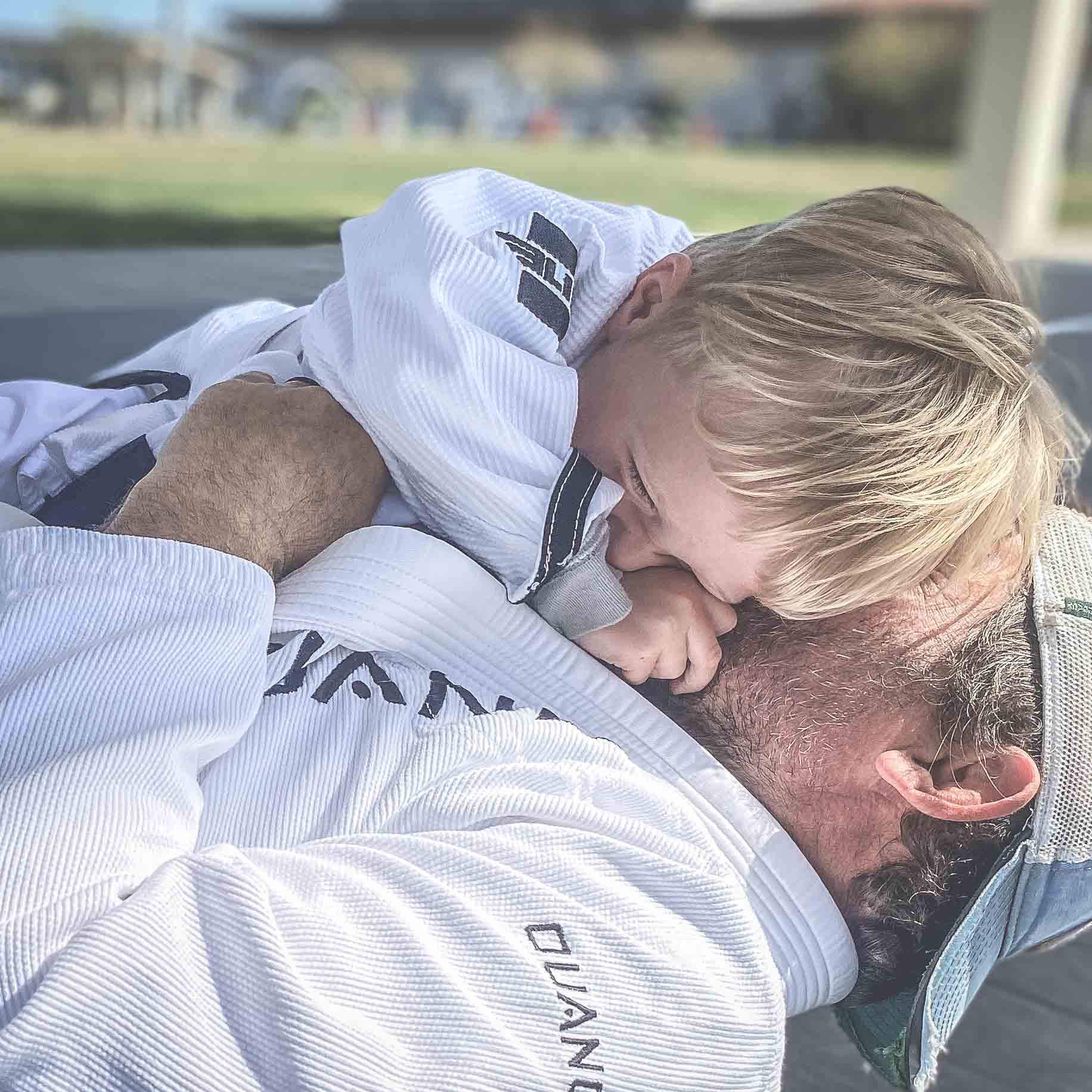 Kids training jiu jitsu at the park