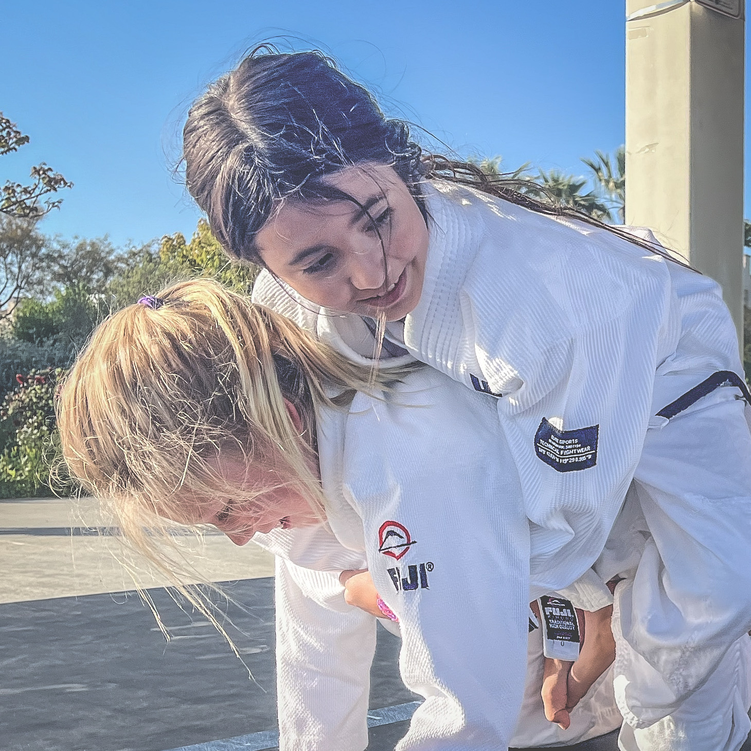 Kids training jiu jitsu at the park
